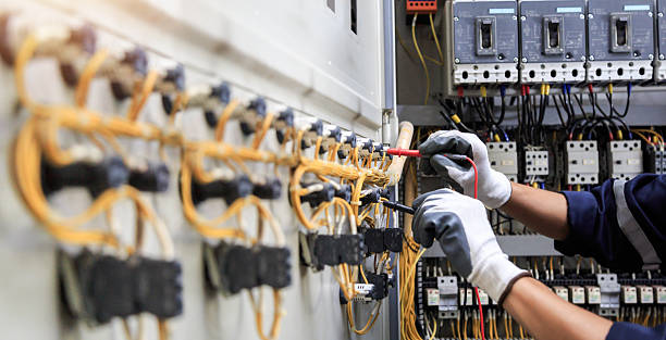Professional Electrician technician working in Holly Ridge, NC
